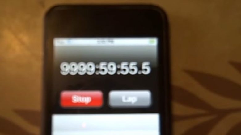 Priti 416 ditë për të parë se çfarë do të ndodhë me kronometrin e iPodit pas 9999 orësh, 59 minutash dhe 59 sekondave (Video)
