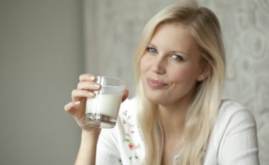 Çfarë do t’ju ndodhë nëse çdo ditë pini jogurt?