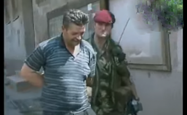 Viti 1999: Pamje nga arrestimi spektakolar i serbit nga KFOR-i britanik në Prishtinë (Video)