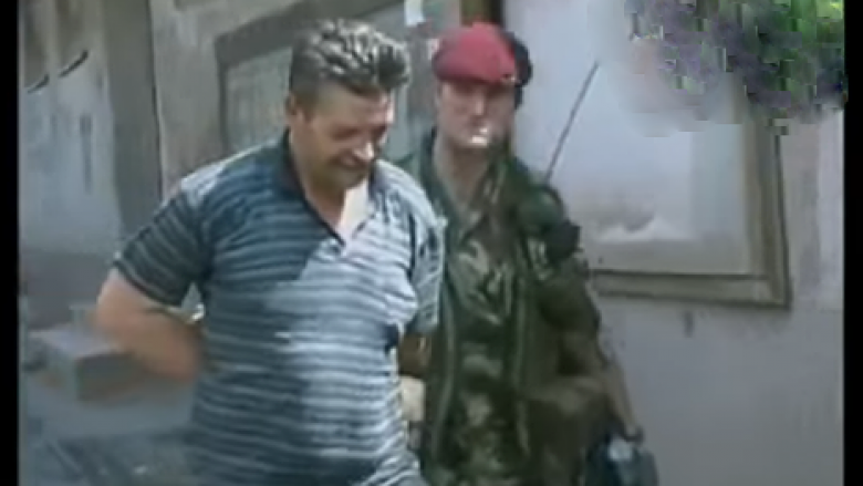 Viti 1999: Pamje nga arrestimi spektakolar i serbit nga KFOR-i britanik në Prishtinë (Video)