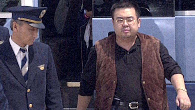 Koreja e Veriut e mohon: Njeriu i vrarë në aeroportin e Malajzisë nuk ishte gjysmë-vëllai i Kim Jong-un