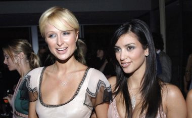Kim ia uron ditëlindjen Paris Hiltonit me foto vetëm në sutjena (Foto)