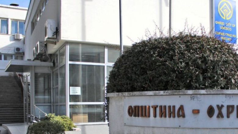 Komuna e Ohrit kërkon të ketë disa nga përmendoret e “Shkupit 2014”