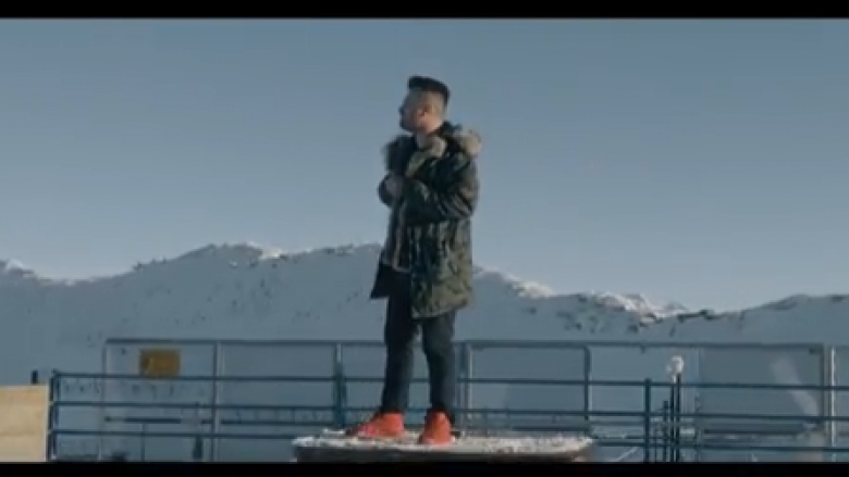 “Faleminderit”, balada e Labinot Rexhës e realizuar me klip në alpet zvicerane (Video)