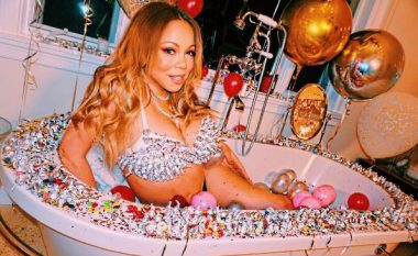 Mariah Carey publikon fotografi të ‘nxehta’ me të dashurin e saj në vaskë (Foto)