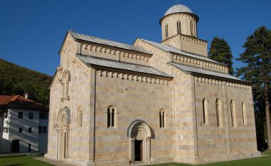 Kryetari i Deçanit, i vendosur të mos ia kthejë pronën Manastirit