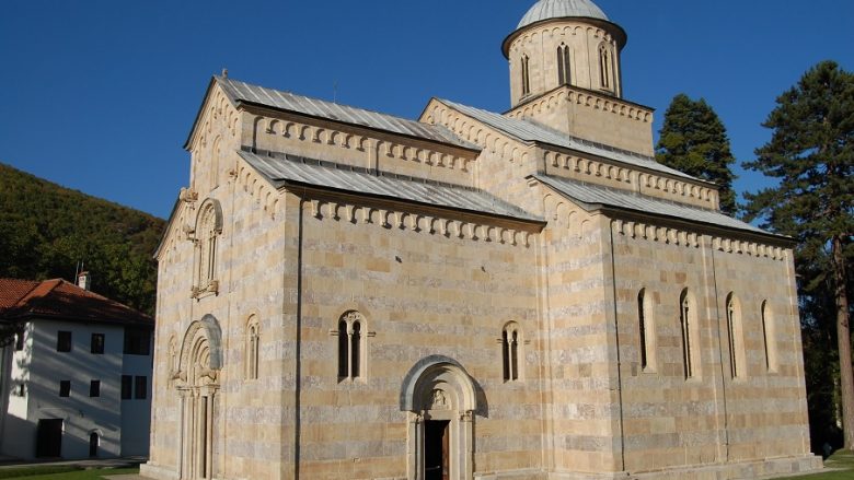 Kryetari i Deçanit, i vendosur të mos ia kthejë pronën Manastirit