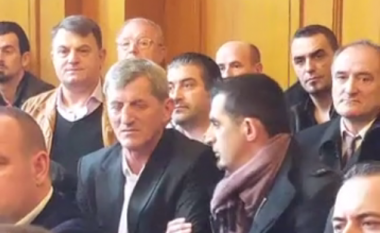 Meda i pranishëm në seancën gjyqësore të Haradinajt (Foto)
