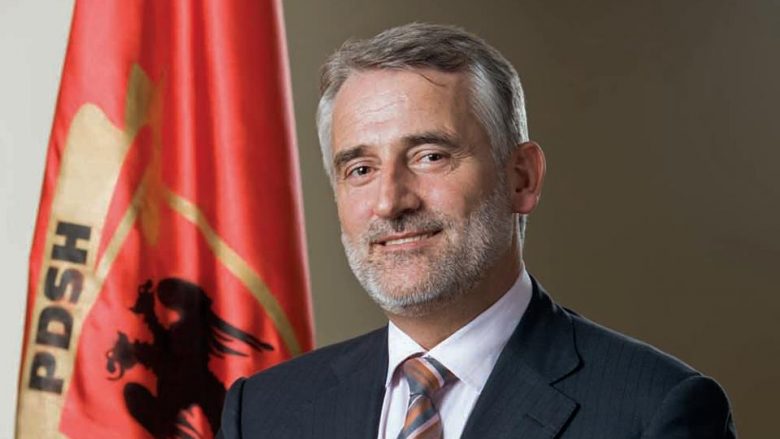 Thaçi: Shqiptarët të votojnë ose LSDM-në ose PDSH-në