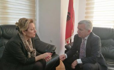 Apostolova e Minxhozi inkurajojnë dialogun Kosovë-Serbi