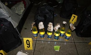 Policia: Në autobus të ‘Plisave’ u gjetën 33 shishe me koktej molotovi