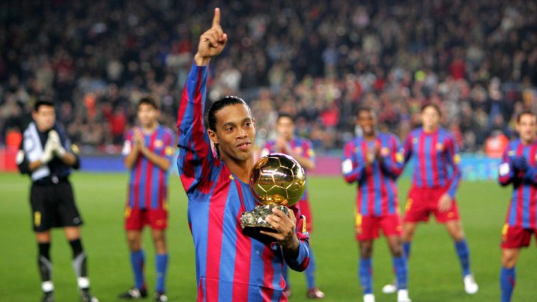 Zyrtare: Ronaldinho kthehet te Barcelona