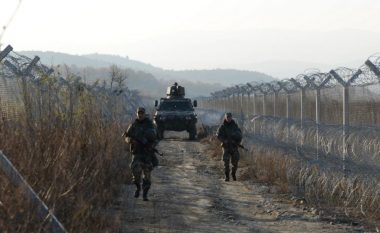 Oficerët kufitar të BE-së patrullojnë kufirin Greqi-Maqedoni