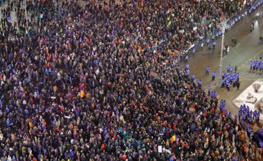 Rumunët vazhdojnë protestat kundër qeverisë