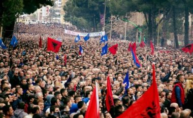 Shqipëria, në protesta si Rumania (Foto)