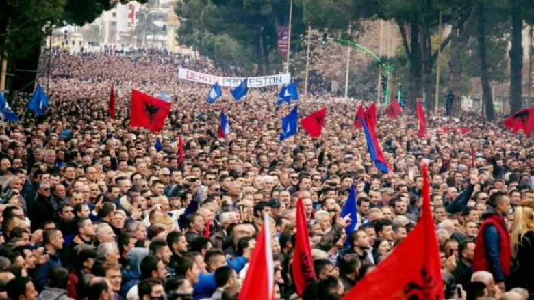 Shqipëria, në protesta si Rumania (Foto)