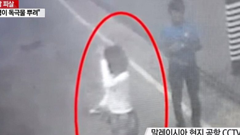 Kjo grua dyshohet të jetë “vrasësja e qeshur” e vëllait të Kim Jong-un (Foto/Video)