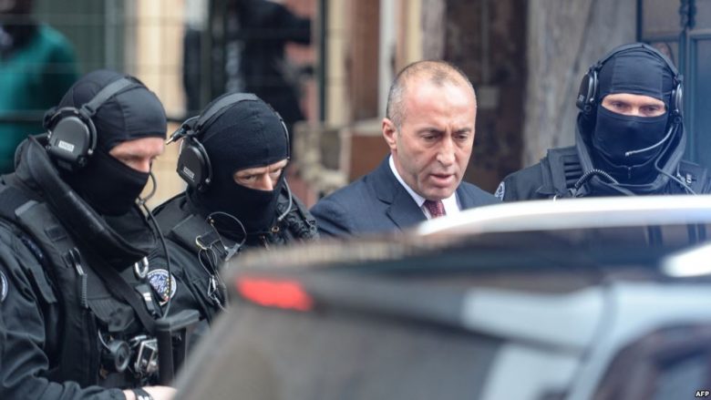 Qytetarët në përkrahje të Haradinajt në Francë, me brohoritje “UÇK,UÇK” (Video)