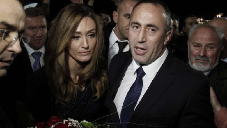 Ramush Haradinaj bëhet romantik me rastin e Shën Valentinit, lule nga Franca për Anitën? (Foto)