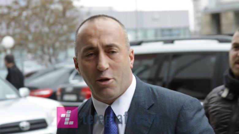 Studentët dorëzojnë peticionin për lirimin e Haradinajt