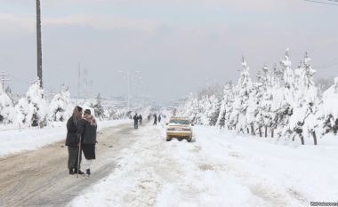 Mbi 100 të vdekur nga bora në Afganistan