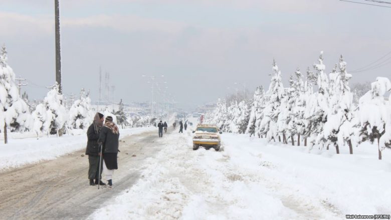 Mbi 100 të vdekur nga bora në Afganistan