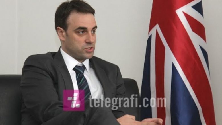 Ambasadori britanik uron popullin e Kosovës për 9-vjetorin e Pavarësisë