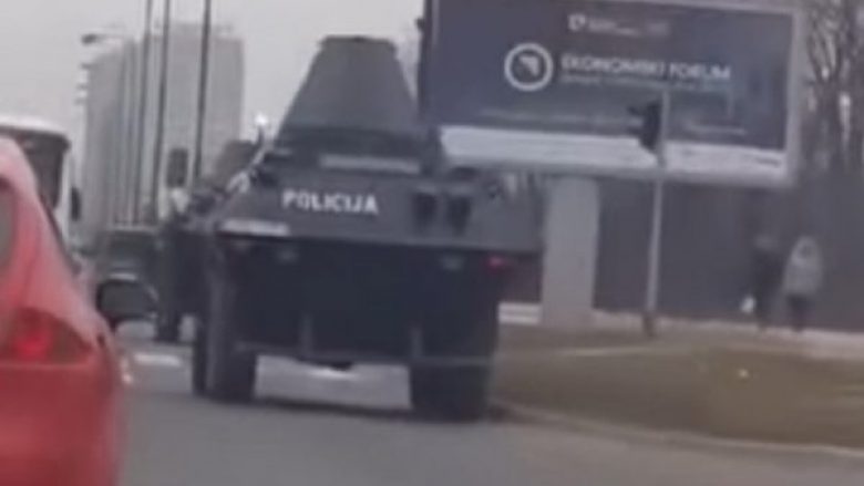 Panik në Sarajevë: Automjete të blinduara rrotull qytetit, me policë që mbanin snajperë (Video)