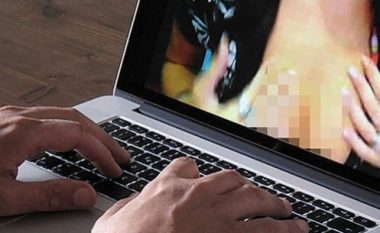 Shqiptari gjen videon e çiftit italian duke bërë seks, shantazhon gruan (Foto)