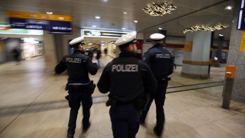 Arrestohen pesë kosovarë Zvicër, falsifikonin leje të qëndrimit