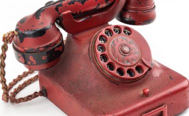 Telefoni i Adolf Hitlerit shitet për më shumë se 240 mijë dollarë (Foto)