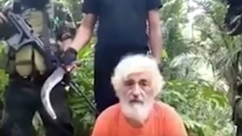 Terroristët e Abu Sayyaf i presin kokën pengut gjerman të rrëmbyer në Filipine (Video,+16)