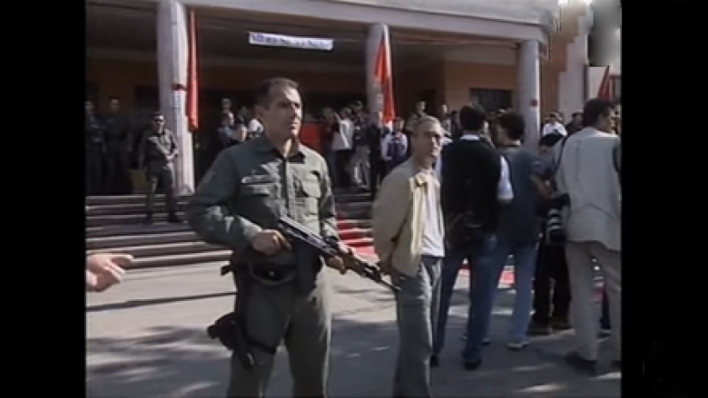 Koha kur TMK-ja e ruante Hashim Thaçin pas lufte (Video)