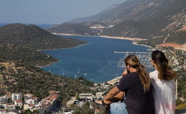 Tetë milionë turistë të huaj pritet të vizitojnë Antalyan këtë vit