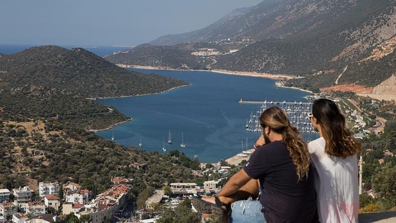 Tetë milionë turistë të huaj pritet të vizitojnë Antalyan këtë vit