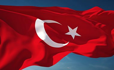 Tre të arrestuar për heqjen e flamujve turq në Prizren