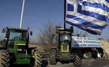 Bujqit grekë sot do të hyjnë me traktorë në Selanik