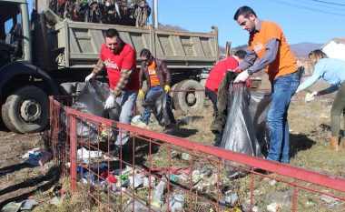 “Let’s Do It Kosova” largon mbi 25 kamionë me mbeturina nga Lagjja e Romëve në Mitrovicë