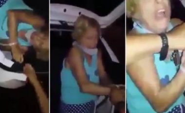 Një grua lidhet brenda bagazhit të një veture, publikohet momenti prekës kur zbulohet nga policia (Video)