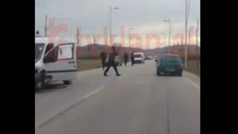 Vidhet vetura e një banke në Tiranë, ishte plot me para (Video)