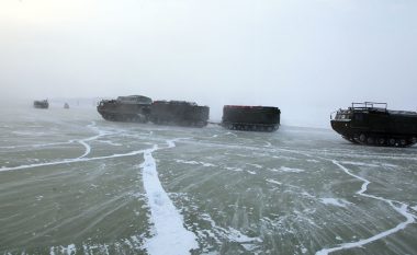 Për çfarë po përgatiten rusët? Automjetet ushtarake ruse, drejt një “udhëtimi të ngrirë” (Foto)