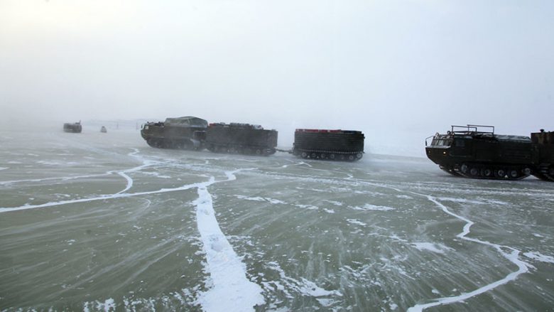 Për çfarë po përgatiten rusët? Automjetet ushtarake ruse, drejt një “udhëtimi të ngrirë” (Foto)