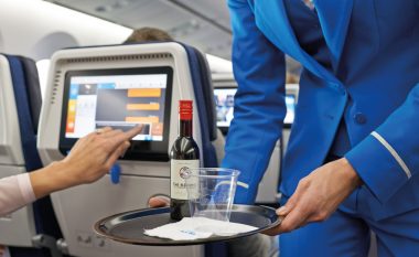 A e dini sa pije ju lejohet t’i konsumoni në udhëtimin më të gjatë me aeroplan?