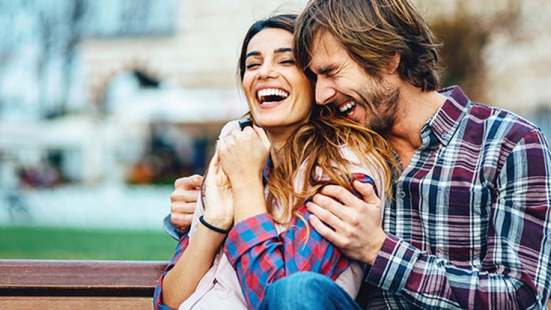 Çfarë i thonë çiftet e lumtura njëri-tjetrit për të qëndruar të lumtur?