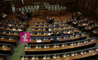 Deputetët në pauzë, harmonizojnë tekstin e Rezolutës për Haradinajn