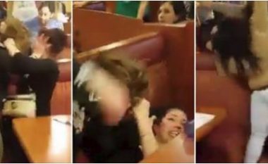 Rrahje masive mes vajzave në restorant, mysafirët e shokuar filmojnë ngjarjen (Video, +18)