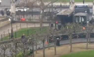 Shfaqet në internet një tjetër video e momentit kur policia qëllon sulmuesin në Londër (Video)