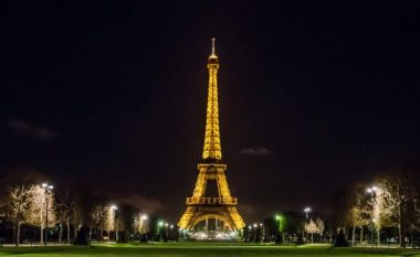 Parisi solidarizohet me viktimat e Londrës, fikë dritat në Kullën Eifel