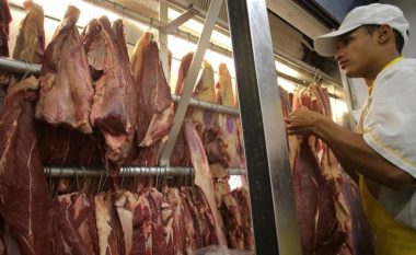 Arabia Saudite ndalon importimin e mishit nga katër vende të ndryshme të Brazilit