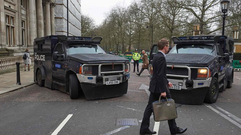 Blindohet Londra, këto janë veturat super të sofistikuara që po patrullojnë nëpër qytet (Foto)